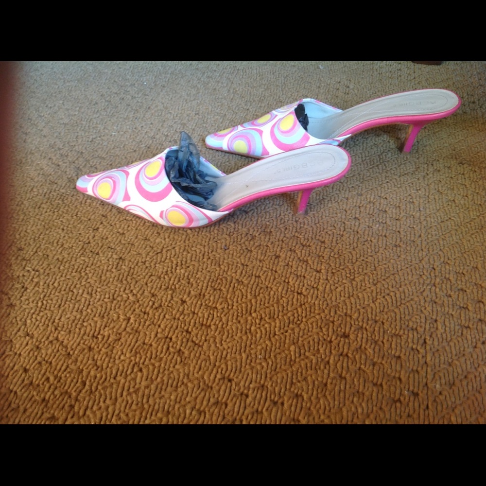 Very hip BCBG fabric kitten heels